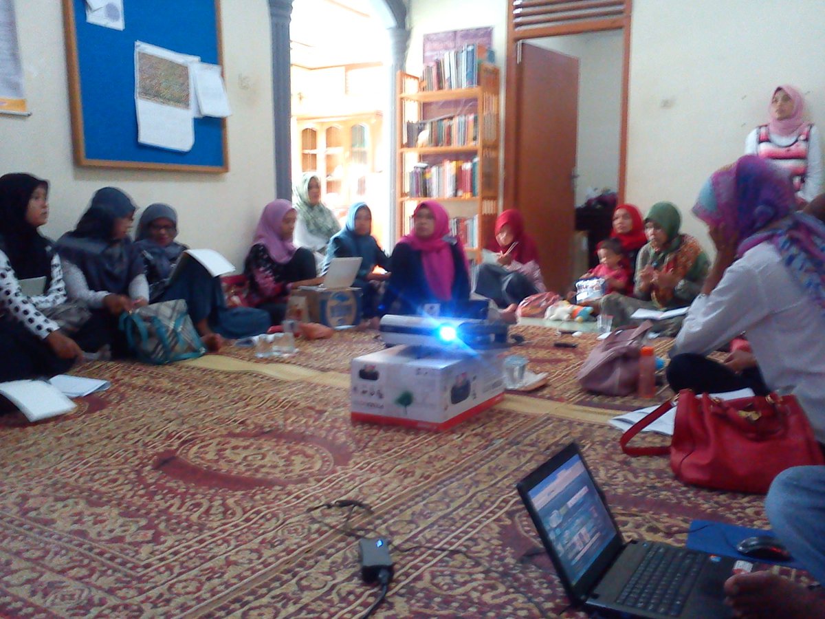 sp_aceh's tweet photo. SP Aceh melakukan penguatan kapasitas bagi fasilitator ttg pemantauan berbasis web-system dlm memantau hak perempuan https://t.co/e4zwOzMEqD