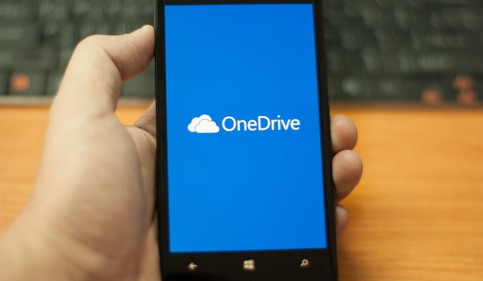 eloutput's tweet photo. Microsoft reducirá drásticamente tu espacio en OneDrive - https://t.co/uQCAO2Z6Th https://t.co/CjDbwTCLiw