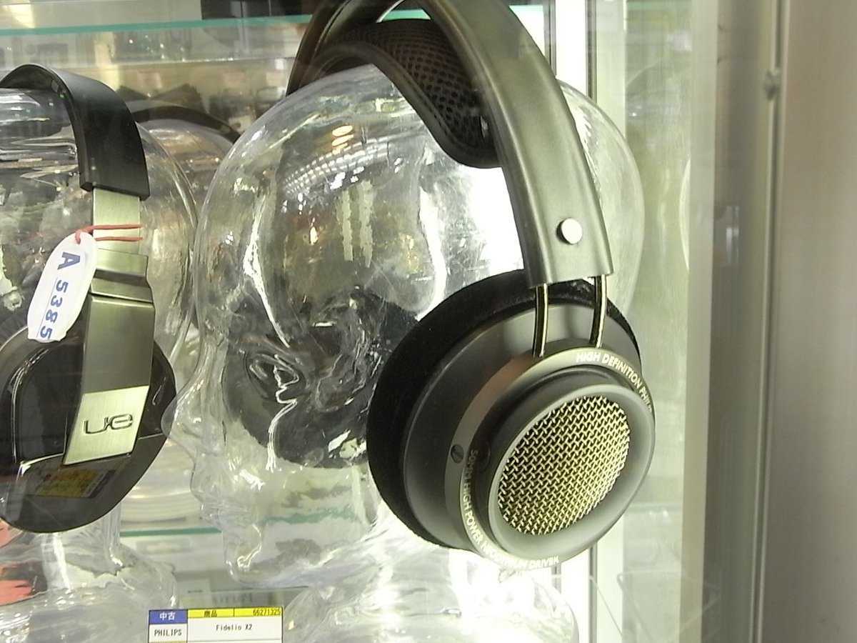 じゃんぱら渋谷宇田川店 人気のヘッドホン Philips Fidelio X2が入荷いたしました スライダーの部分に錆びと ヘッドホンから整髪料と思われる臭いがございますので特価価格の円 税込 で販売中でございます Philips ヘッドホン T Co
