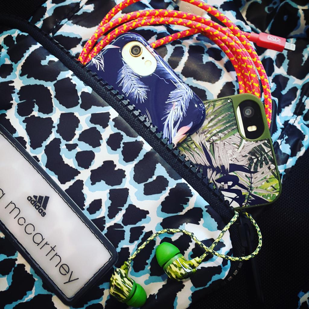 FranckyA001's tweet photo. En MOOD'évasion ? #moodaccessoires #roxy #christianlacroix #happyplugs #pantone #adidasstellamccartney #leopard https://t.co/pgMfzhsP3D