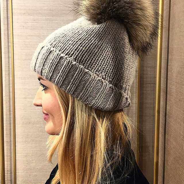 MondelliStyle's tweet photo. Vergesst nicht euch warm einzupacken - unsere Mützen sind perfekt dafür! #mondelli #mondellilifestyle #love #fur https://t.co/LO4inJ5jy2