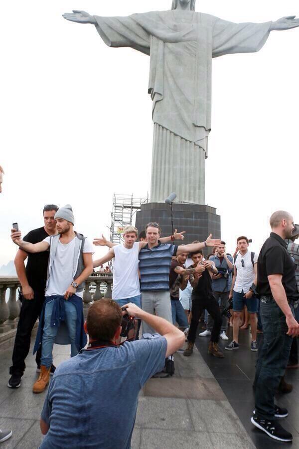 I WANT THAT ZOUIS SELFIE
#ThingsToLeakInsteadOfTheAlbum