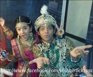 PraJa_IND's tweet photo. Vishal &amp; Roshni..
Tampang mereka lucu sekali,, haha bikin ketawa kocak habis :D :D @vishaljethwa06 https://t.co/VxAaikiXOK