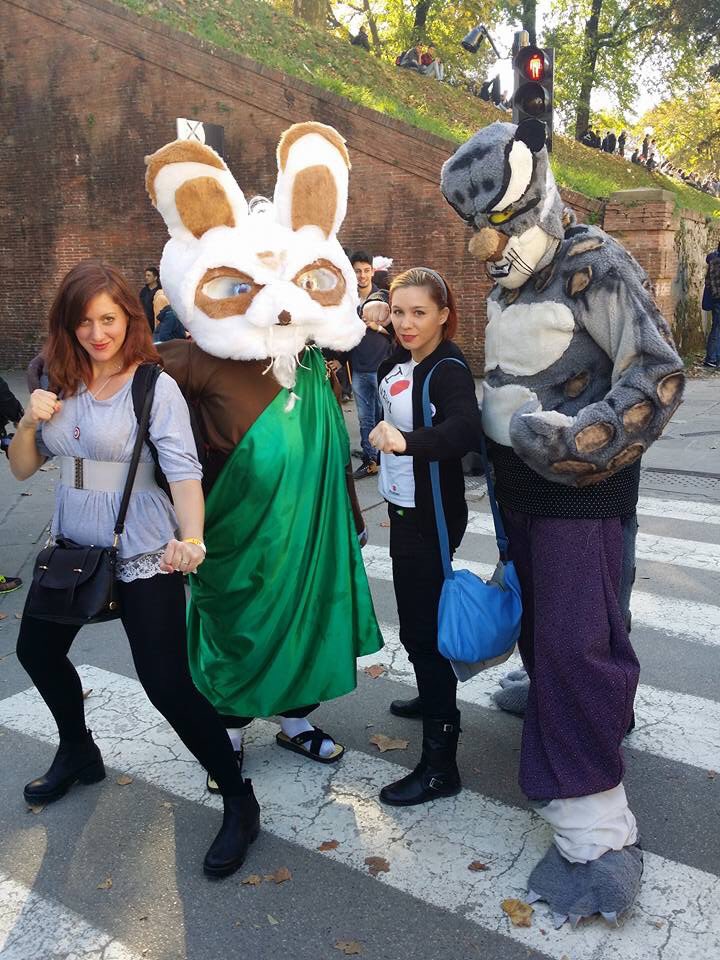 Vitarandom's tweet photo. Una martial girl con la maglietta @SuzukiIT a @LuccaCandG BECCATA! #Vitarandom #Comics #KungFuPanda #Suzuki https://t.co/WaDKYrT2Uv