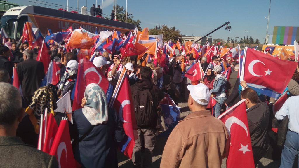 abdullahbasci's tweet photo. #Türkiyegeleceğinesahipçıktı. #İstanbulBaşbakanıileKucaklaşıyor. @AK3bolgeSKM @hha95525686 @akpartiistanbul https://t.co/HxBRIupYQs