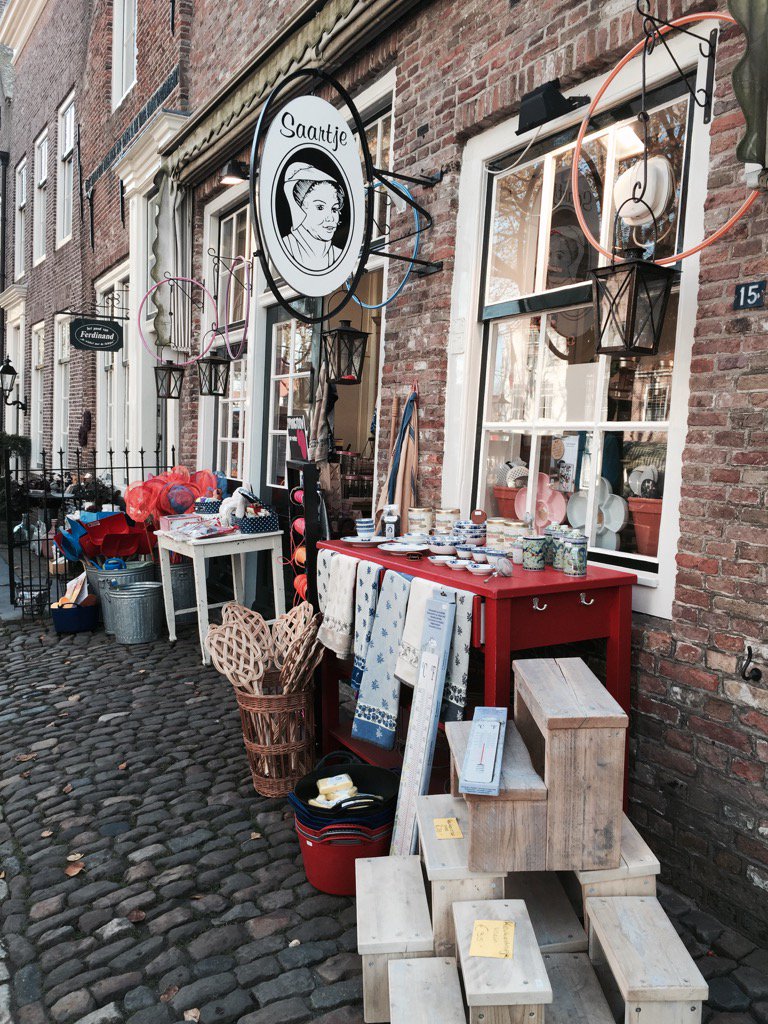 anna_duinenbos's tweet image. Gisteren was ik in Veere. Als daar ben, dan ga ik altijd even kijken bij kookwinkel Saartje. #kookwinkel #Veere