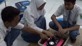 websangpencerah's tweet photo. Inovasi AC dari Tanah Liat Karya SMA Muhammadiyah Lamongan https://t.co/mGyXp4gNsN #Muhammadiyah https://t.co/xpbxCQmNau