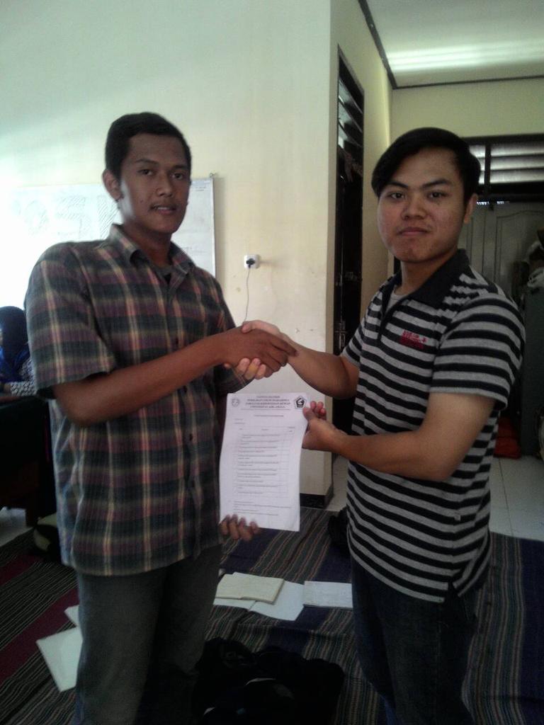 pumfkhunair's tweet photo. Petang,
Tadi sore ada mahasiswa 2015 mengambil form bakal calon anggota BLM kawan.
#FKHLebihJaya https://t.co/O4JehXQYps