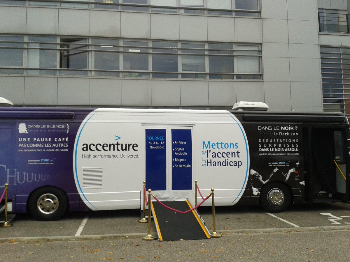 Accenture lance le BusTour : AccentsurleHandicap. Expériences sensorielles uniques!#Accenture #Handicap #experience