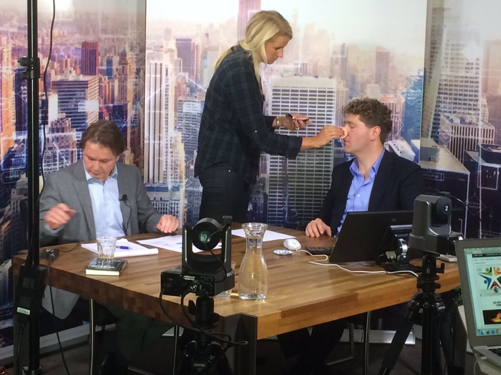 Bijna klaar voor de start van het webinar met <a href="/arendardon/">Arend Ardon</a> bij <a href="/crowdale_edu/">crowdale_edu</a>