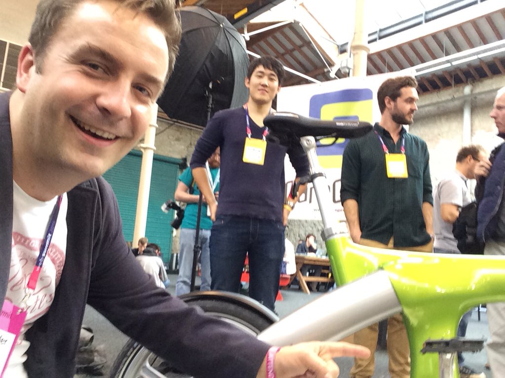 aibuddi's tweet photo. Uncoupled #bicycle #powertrain generating electricity and using it #mandowebsummit2015 #thinkdifferent https://t.co/cdQqfUltYn
