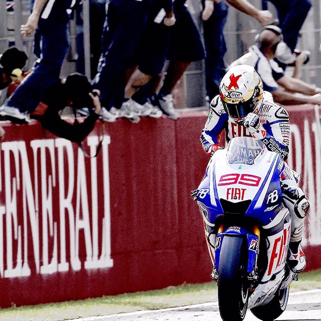 lorenzo99's tweet photo. Récord en Valencia 2010, 383 puntos en un Mundial. /The highest points ever in MotoGP,383 points! #lastfinalonedream https://t.co/flJpwZx3C6