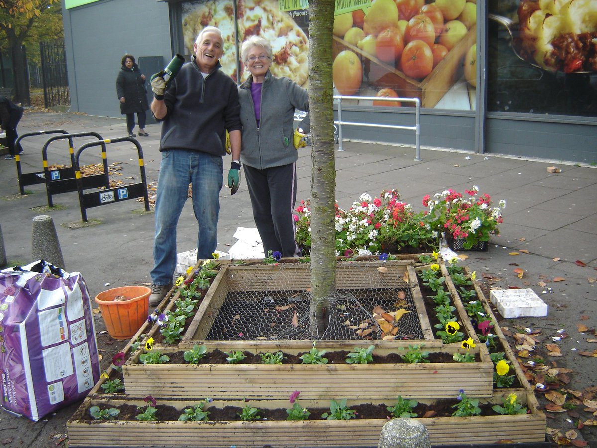ElthamArts's tweet photo. New #Eltham will be blooming again for the Winter Planting by volunteers funded by local busineses NEBA #community https://t.co/gbuhOnvKNY