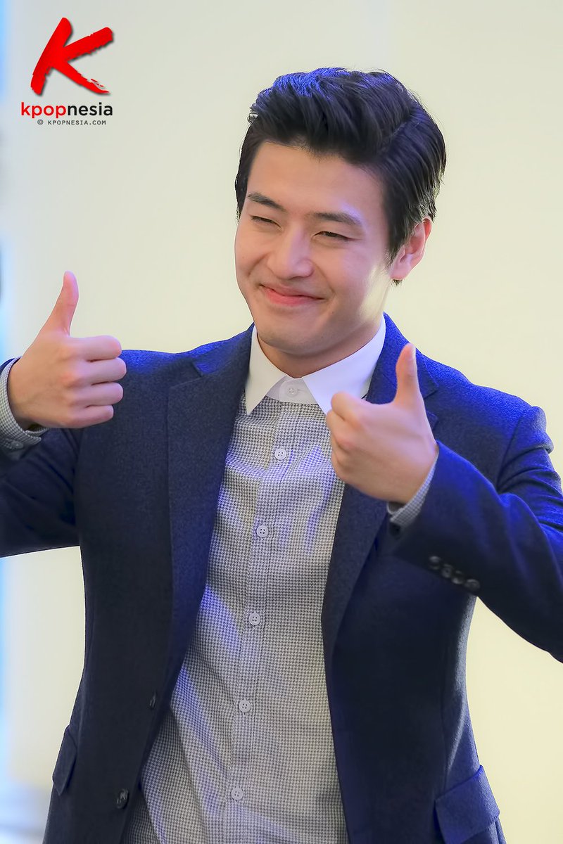 kpopnesia_x's tweet photo. [SINGAPORE] #KangHaNeulinSG #강하늘
#KMTV #KFF2015 #KoreanFilmFestival2015 👏👍👍👍
https://t.co/PaIG6HdnV9 https://t.co/Z9QlbyHEiq