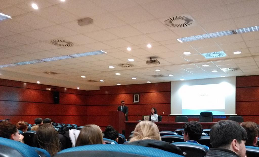 AegaUAM's tweet photo. Excelente la conferencia sobre la compra de billetes de ayer. https://t.co/EorIAm7hCK