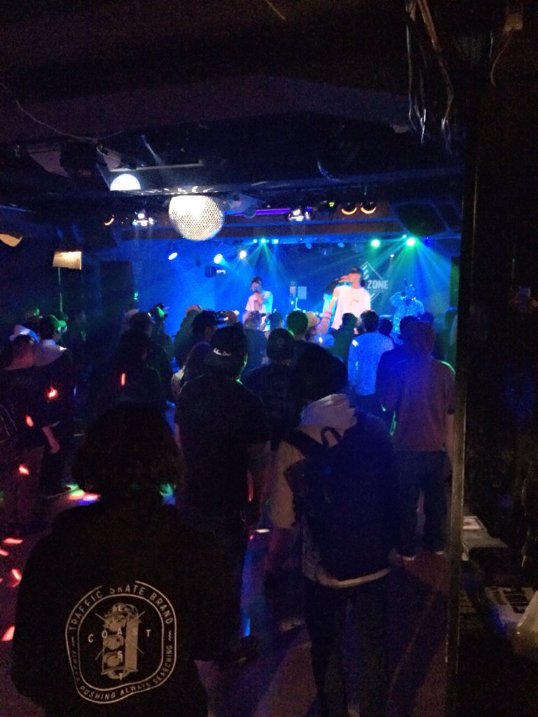 babe_mao223's tweet photo. LIVEめっちゃカッコいー♡♡
音楽もともと大好きだけど、LIVE観たりするともっと好きになる♡
#live #ovdz #umb #umb2015 #umb西東京予選 #music https://t.co/7Jq4g5VZDm