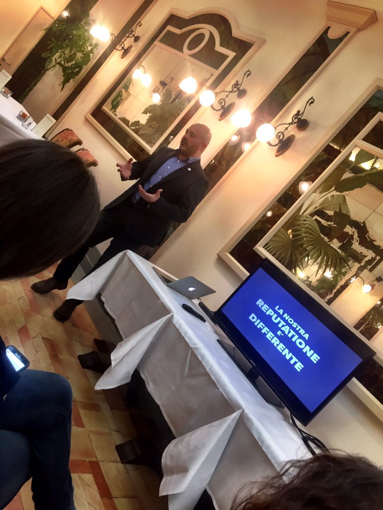 CarloVischi's tweet photo. In azione a #HBDigitalSlurp @mkl di @travelappeal #firenze #digital https://t.co/pUlYGXKqkB