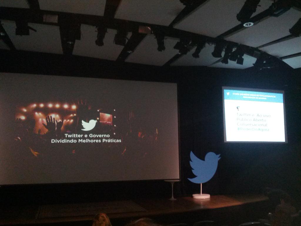 biancatinoco4's tweet image. Olha o passarinho! Twitter falando com órgãos do Governo. Quem quiser, ao vivo no Periscope tb. #PoderDoAgora