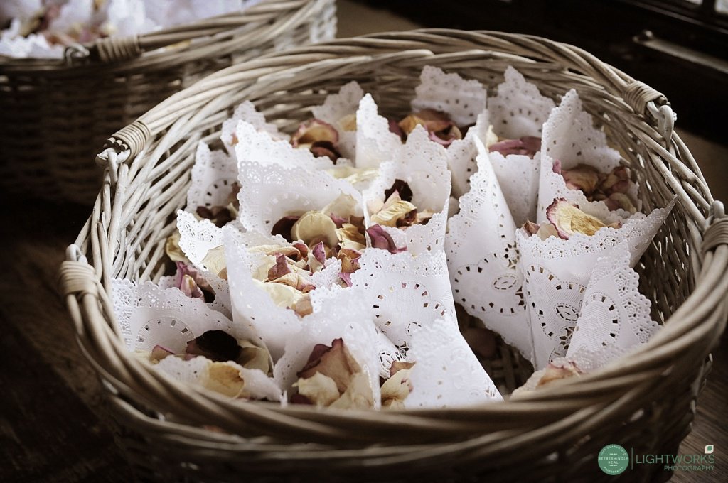 wedding_pic_uk's tweet photo. Why not use flower petals as an alternative to traditional confetti https://t.co/HMKTYpCtoi https://t.co/uk6XktPQUe