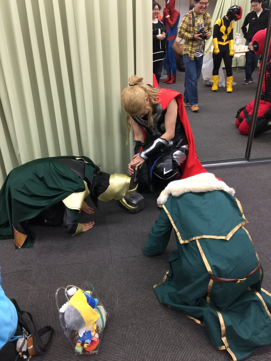 Kodama_sen's tweet photo. 兄上ごめんなさいからの鏡に映りこんでるデップーちゃんにご注目下さいwww #BCHCF2015 https://t.co/tmh6JOssR7