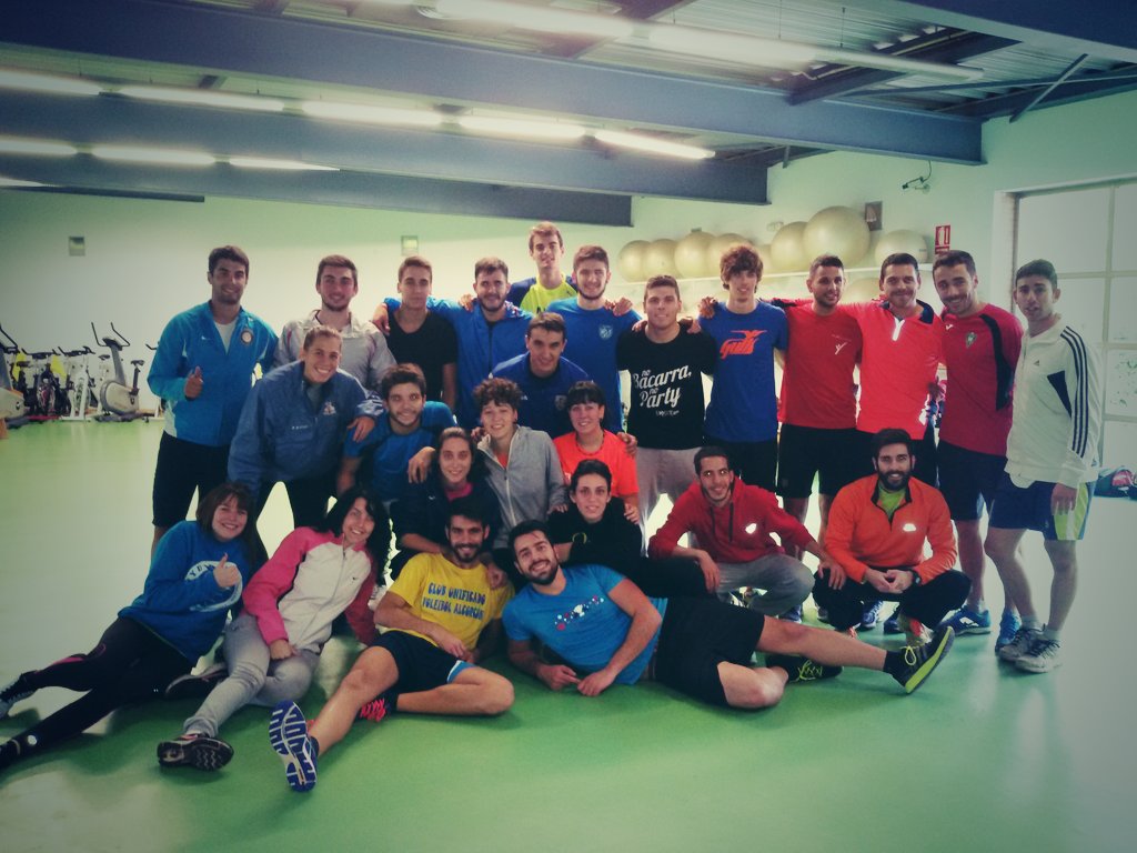 Ivanciiico's tweet photo. Si quieres pasarlo bien... ¡SIGUE AL GRUPO B!
#entrenalacalle @uclm_es @ComunicaUCLM #GrupoB #CCAFYD #GRANDES https://t.co/r9t9OoV2KJ
