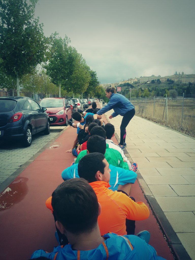 Ivanciiico's tweet photo. Si quieres pasarlo bien... ¡SIGUE AL GRUPO B!
#entrenalacalle @uclm_es @ComunicaUCLM #GrupoB #CCAFYD #GRANDES https://t.co/r9t9OoV2KJ