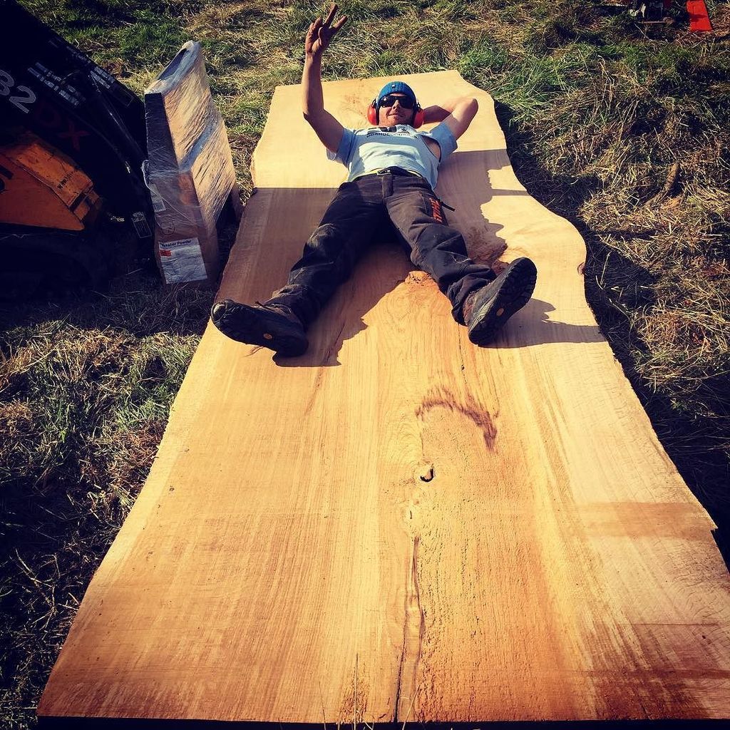 BlaiseBrogan's tweet photo. Another monster slab of Oak. #liveedge #alaskanmill #stihl #futuretable #arborist #arblife https://t.co/WzOhSQvevB https://t.co/IncRSIvM3l