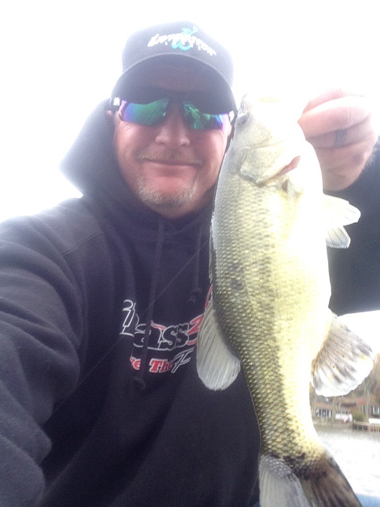 riversofashdave's tweet image. Caught a dozen Sunday.. This one ate a @LivingstonLures pro ripper.. @iBass360 #FallBite
