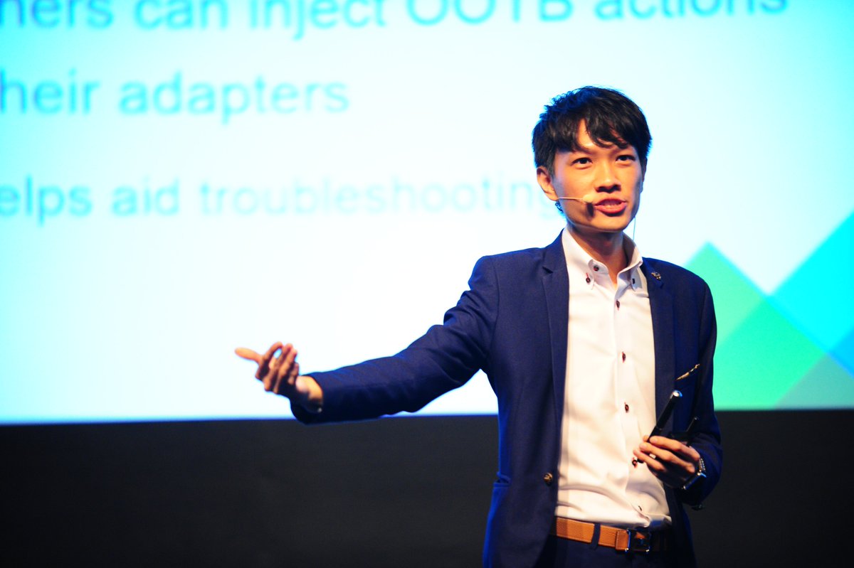 VMwareSG's tweet photo. @kenshi08 discusses Application Aware Operations for the Software-Defined Data Center at #vForumSG #vforumsg https://t.co/iqlKnWdEx0