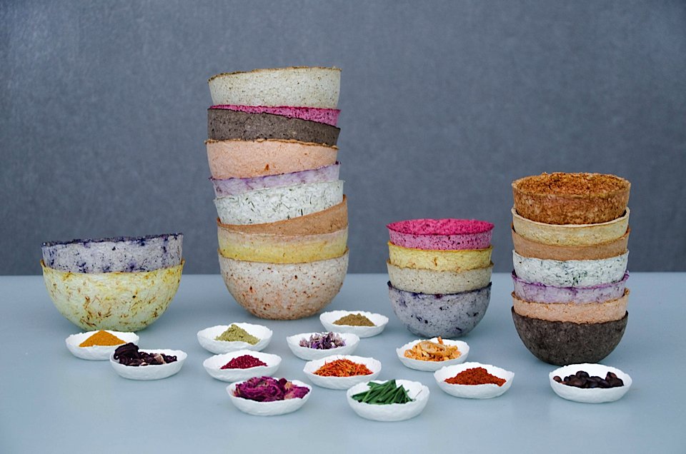 Trendtablet's tweet photo. Beautiful paper bowls colored with spices &amp; plants by @gutedort seen @MintShop1 https://t.co/zhulhXgn1Q  #handmade https://t.co/vm5XhabT7t