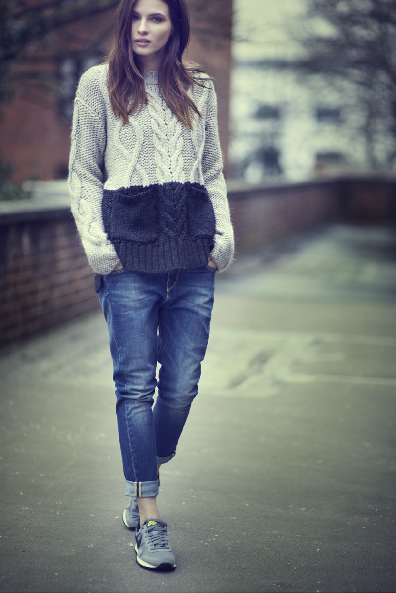 Twisted_Muse's tweet photo. Match our Rachel knit jumper with some boyfriend jeans and a pair of trainers for a comfortable style!  #OOTD https://t.co/3JRnSISuOa