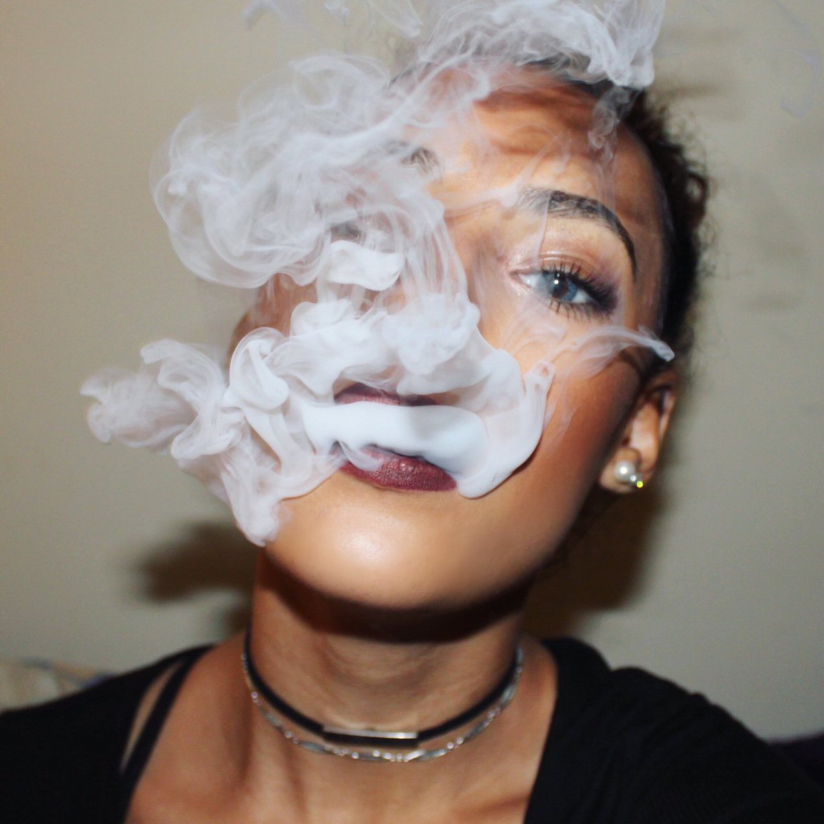 vapelifemag's tweet photo. Girl of the day https://t.co/AbbrLzGWms