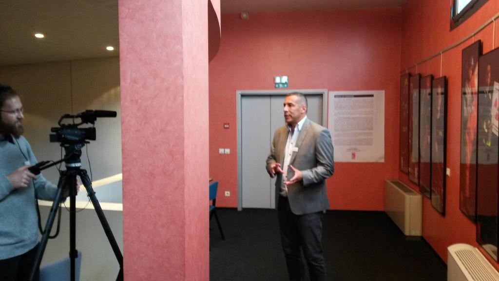 grand_guillaume's tweet photo. #elearningSP2015 @franckemmanuel en pleine interview https://t.co/anQkffcJTd