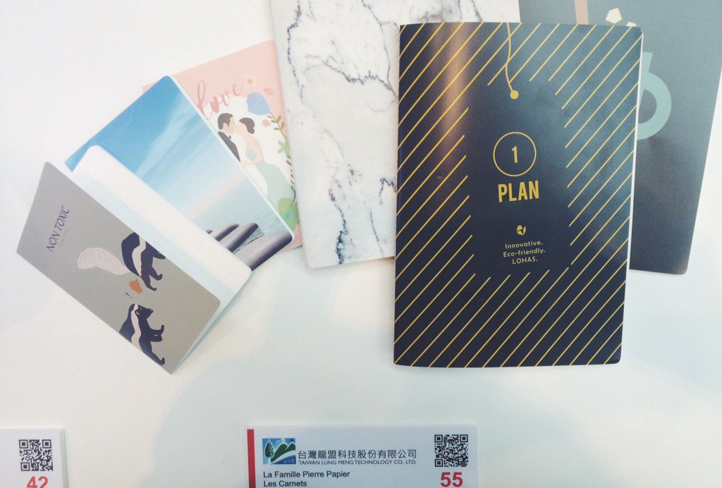 TWexcellencefr's tweet photo. Papier Stone:fait à partir de coquillages,ce papier garantit de ne pas abattre d'arbres. #TaiwanExParis #ecofriendly https://t.co/pQAF1oJLrY