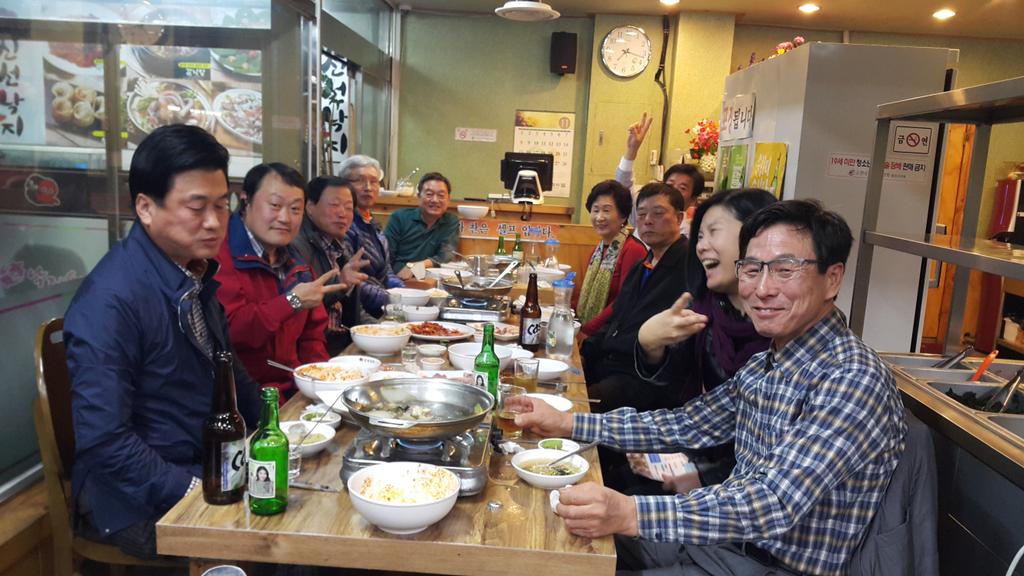 바르게살기운동 용산구협의회는
2015.11.03(화) 18:30~
동위원 정기월례회를 개최, 현안토의 및
"2015  
바르게살기운동 전국여성지도자대회"를 통보하고, 차량과 인원지원을 요청하였습나다~