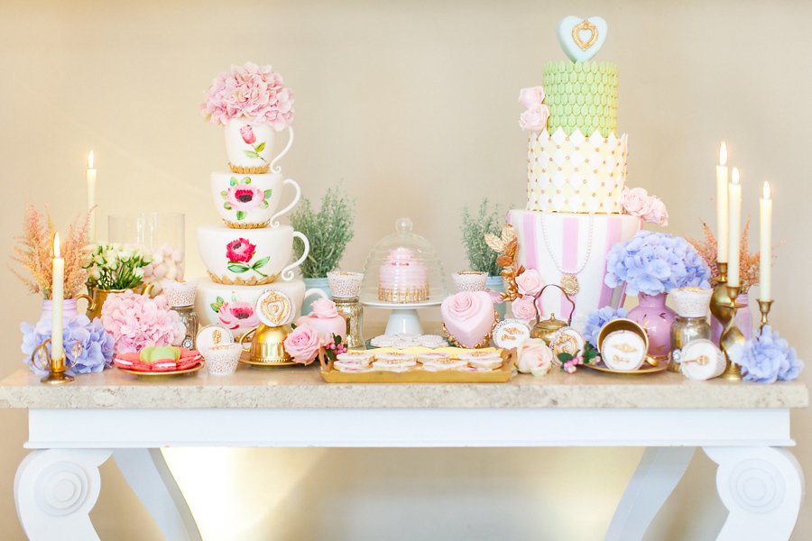 Wonderful #cakes by <a href="/lizcakeemporium/">Elizabeth (Author of The Luxpreneur) Solaru</a> styled with our gorgeous florals at <a href="/MO_LONDON/">Mandarin Oriental Hyde Park, London</a>. <a href="/RobertaFPhoto/">Roberta Facchini</a> @CharmyEncharmd