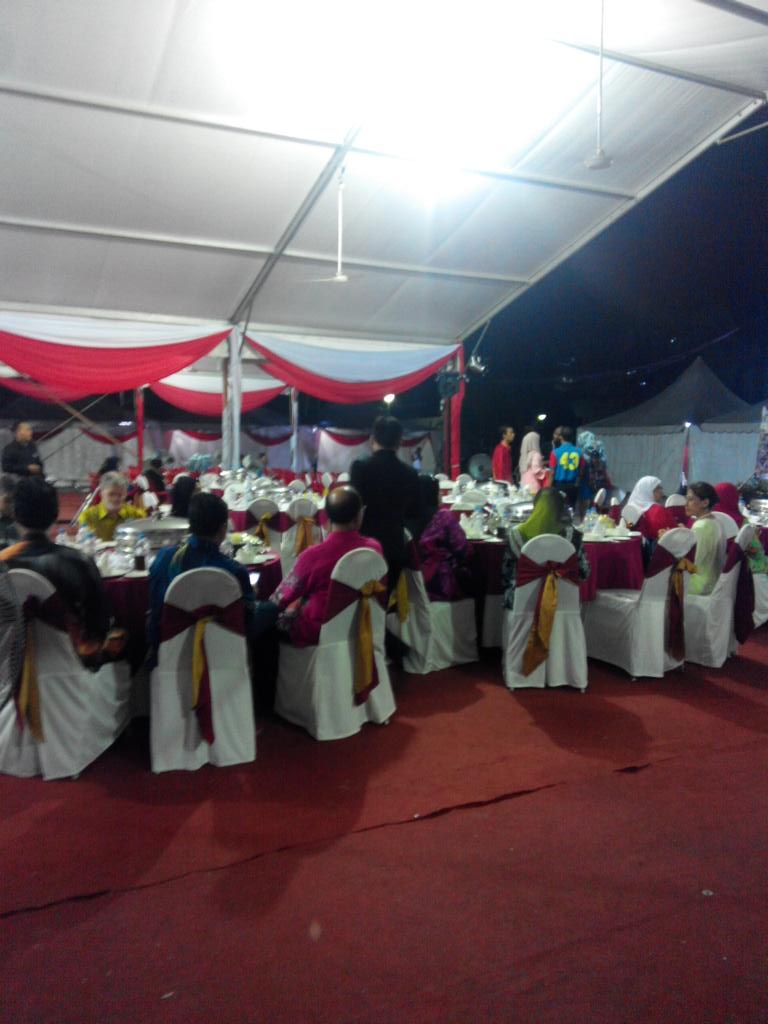 KKUKM43's tweet photo. Sedang menunggu ketibaan VC kita untuk majlis penutup karnival konvo 43 #kkukm43 @UKMtwt https://t.co/FlDJwUmVZN