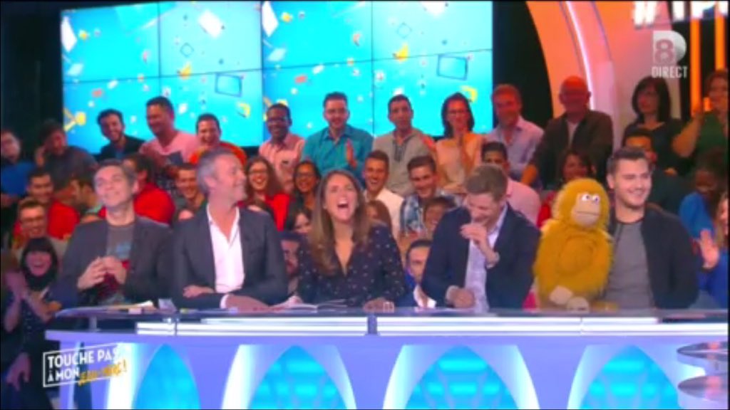 TBT9_W9's tweet photo. -On est en direct là ?
-Oui.
-Ok. Enchaîne.
#TPMP https://t.co/ilJAGsPAXN
