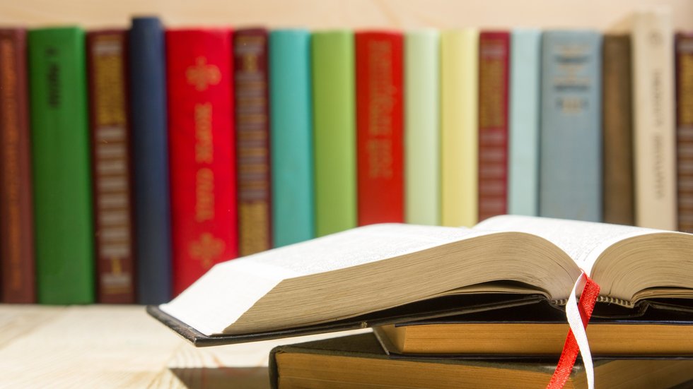 StylistMagazine's tweet photo. The best book written by a female author in the last 10 years has been revealed https://t.co/JlDgcbsqty https://t.co/hiYKmgadY3