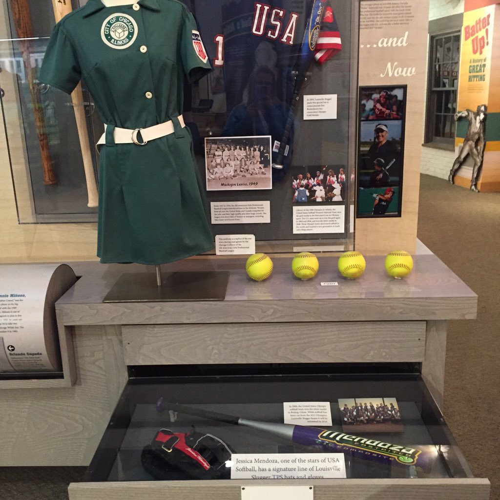 Dot Richardson and Jessica Mendoza in one shot... History is so cool #softballville15 #playASA