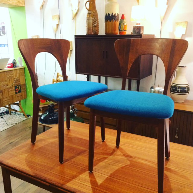 LakariKala's tweet photo. Cuatro preciosas sillas Niels Koefolds en #lakarikala #desing #midcentury #midcenturyfurniture #sixties #vintage https://t.co/d2IMdIWZHX