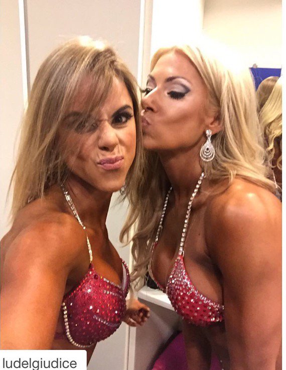 #TeamMonkey's <a href="/Lu_DelGiudice/">Lu Del Giudice</a> at the recent amateur Olympia UK with fellow competitor Jill Bunny #girlswholift
