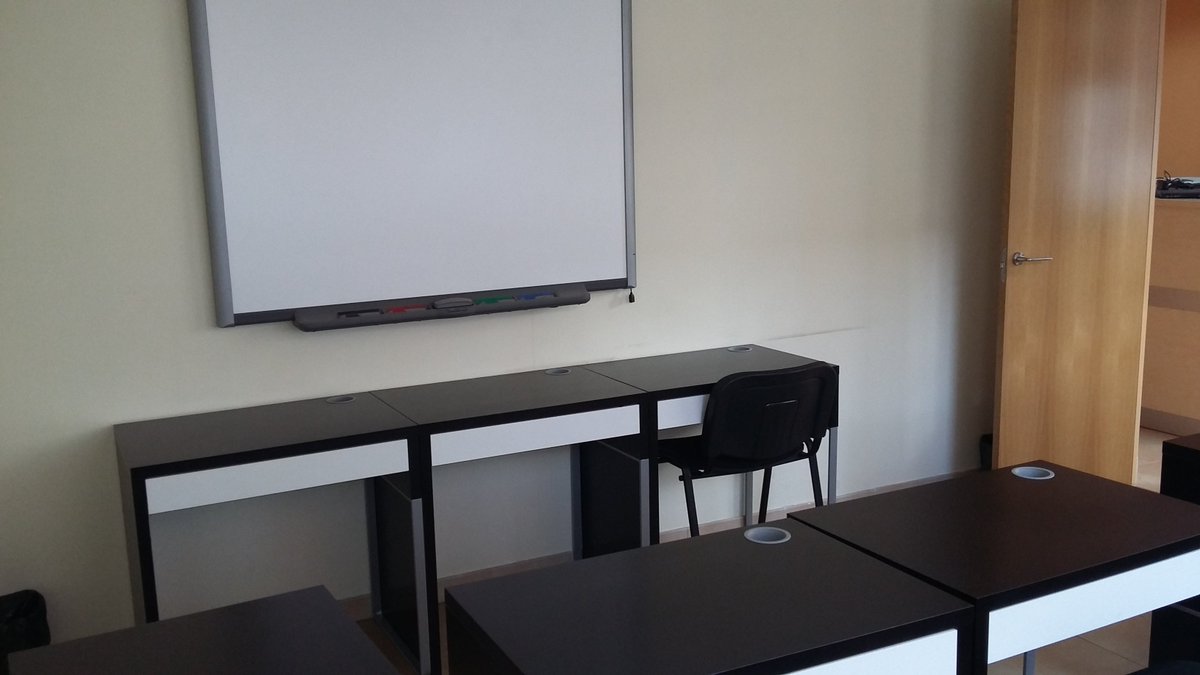autoe_campus's tweet photo. Campus mejora sus aulas. Si aún no nos conoces, acercate y te informaremos de nuestras ofertas. No lo dejes pasar!!. https://t.co/d1vzAUBIkm