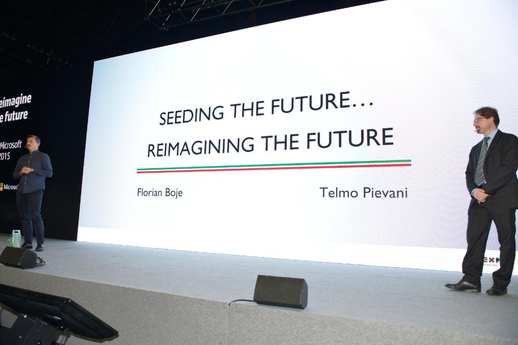 HP_Italia's tweet photo. Sul palco il designer Florian Boje e il filosofo Telmo Pievani per parlare di innovazione e futuro #Future2015 https://t.co/mX7ni52v3w