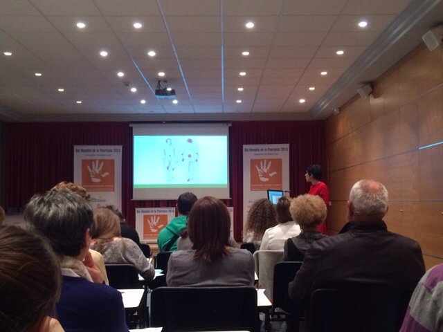 accionpsoriasis's tweet photo. “ #psoriasis se manifiesta de forma simétrica” Dra. Martínez de Lagrán #Vitoria jornada #WPD15 #confiopso #ihopepso https://t.co/F71WiJJ8lW