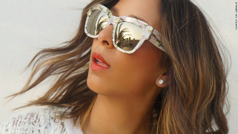 cnni's tweet photo. How to look effortlessly cool in 100F heat: https://t.co/Srp93U2rlz #AFWSS16 https://t.co/nvlZLPBPiF