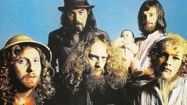 GuitarWorld's tweet photo. #GWLesson dedicated to #ProgRock masters @jethrotull @yesofficial #KingCrimson and more! https://t.co/GBgI5jDSUb https://t.co/W7aAucmzGa