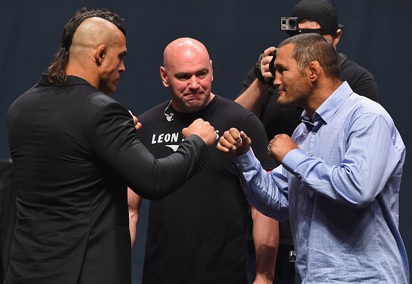 ufc's tweet photo. It's FIGHT WEEK 🙌!
Belfort. Henderson. #UFCSP.
Who you got?
Preview: https://t.co/paTbgjNxLa https://t.co/Hz4zc3bpYZ