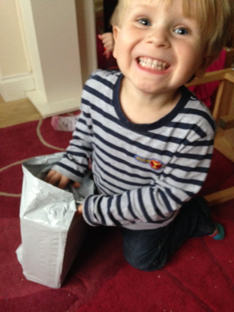 SamanthaFm's tweet photo. My son loves delivery days! #fmworker #miniboss #deliveryday #mummyworkingfromhome https://t.co/yhvCt1PQCM