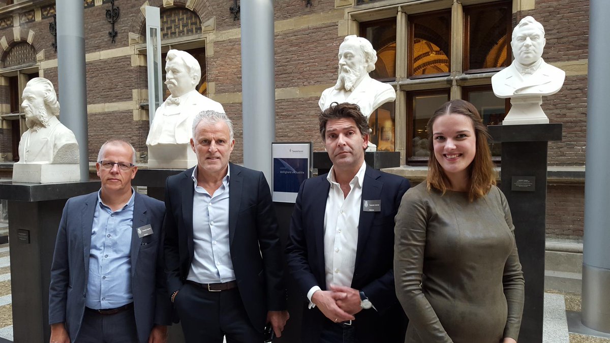 StatusVermist's tweet photo. @2eKamertweets commissie veiligheid en justitie bezocht om de petitie aan te bieden. @PeterRdeV @jeadvocaat https://t.co/MB4yUFe8nh